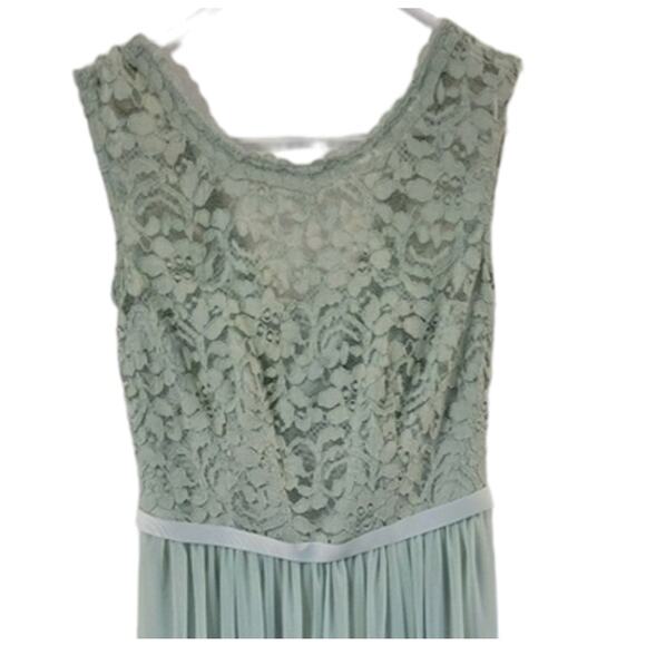 David's Bridal Bridesmaid Dress, size 2, Meadow Lace Fitted and Flowy - Picture 3 of 6